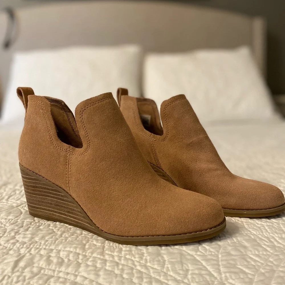 Toms Tan Ankle Booties - Picture 1 of 8